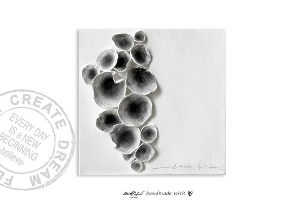 Reliefbild mit organischer Struktur weiß grau - Moderne Kunst