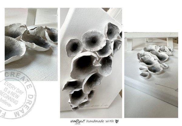 Reliefbild mit organischer Struktur weiß grau - Moderne Kunst